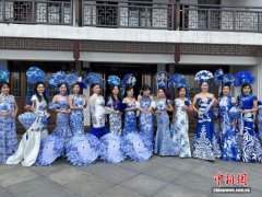 台湾旗袍文化团体江西展演 共绘中华服饰华章